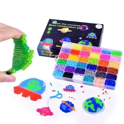 Pimedas helendav Space Alien Fuse Beads komplekt